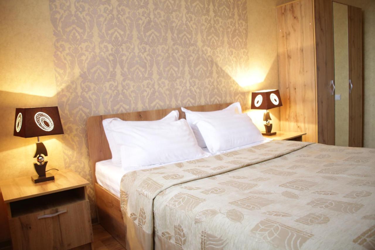 City Hotel Ustʼ-Kamenogorsk Екстериор снимка